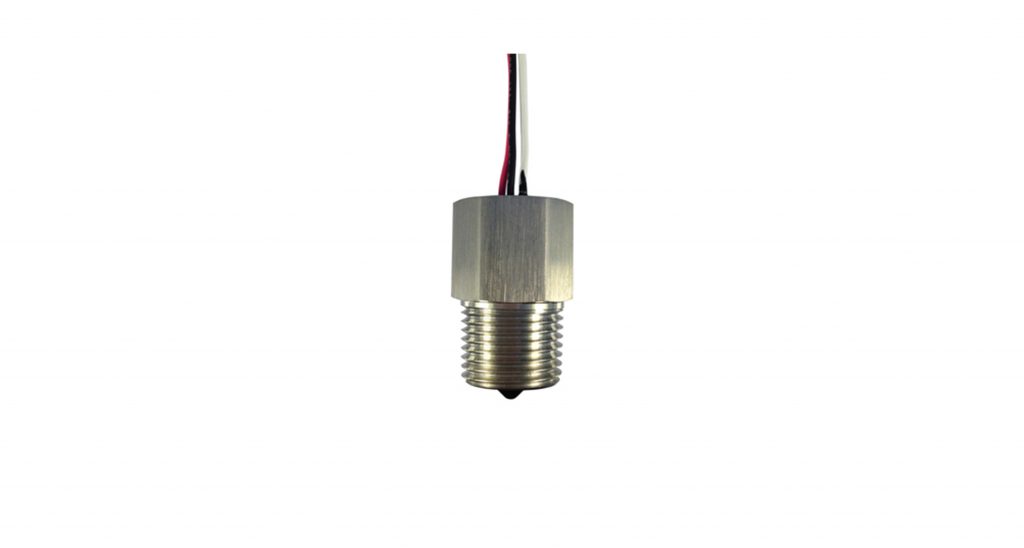 Optical liquid level sensor for leak detection in industrial tanks